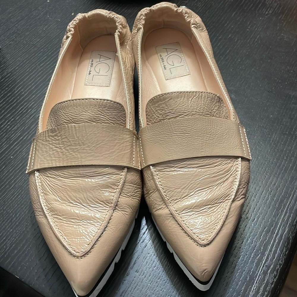 AGL micro pointed toe loafers in Nude Glammy Size 8US 39 EUR